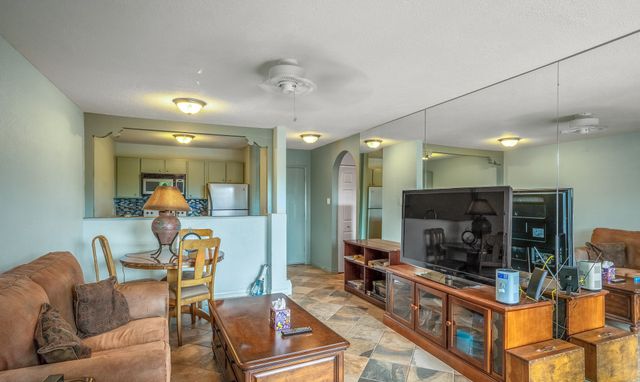 149 Calle Ojo Feliz B, Santa Fe, NM 87505