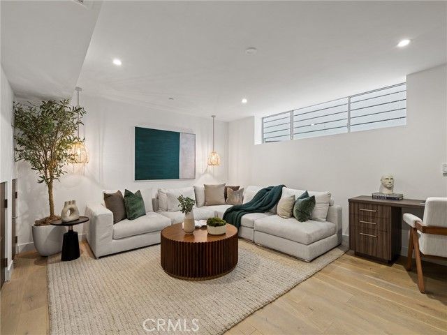 320 35th Street, Manhattan Beach, CA 90266