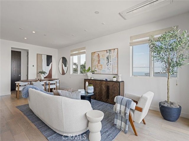 320 35th Street, Manhattan Beach, CA 90266