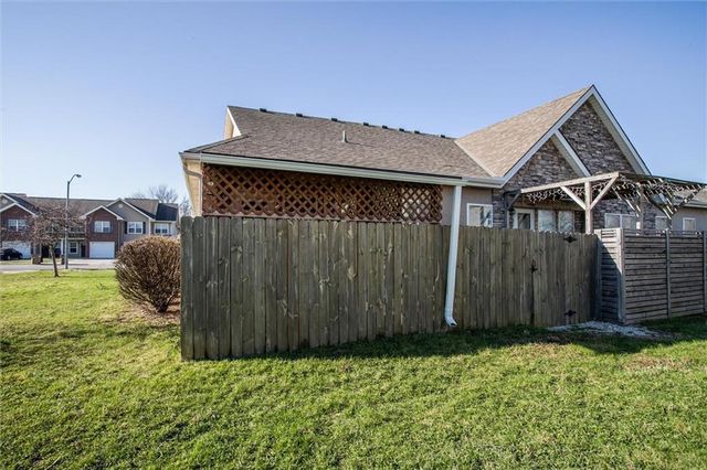 1618 Ridgeway Drive, Raymore, MO 64083