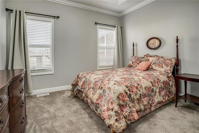 1618 Ridgeway Drive, Raymore, MO 64083