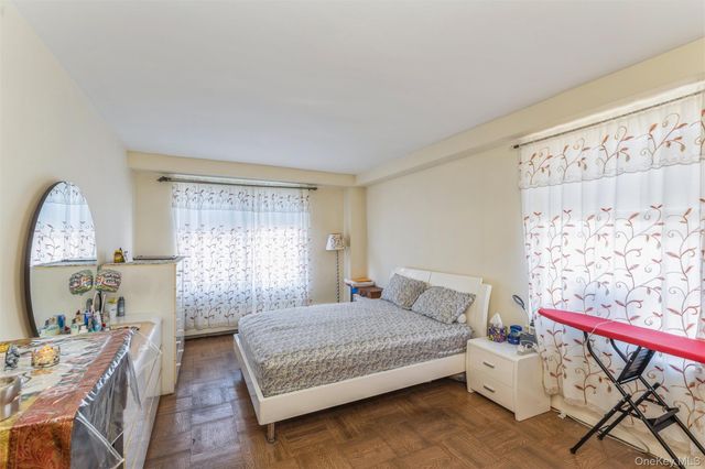 61-15 98th Street . I6 H, Rego Park, NY 11374