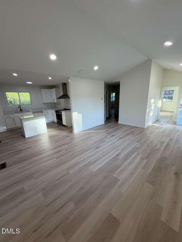 208 S Saint John Street, Burlington, NC 27217