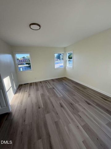 208 S Saint John Street, Burlington, NC 27217