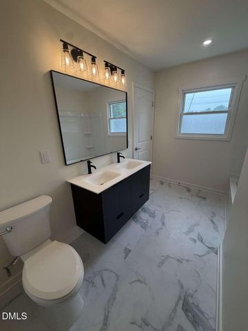 208 S Saint John Street, Burlington, NC 27217