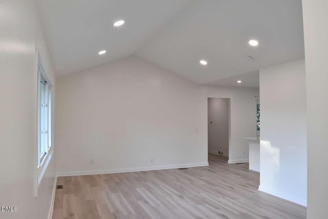 208 S Saint John Street, Burlington, NC 27217