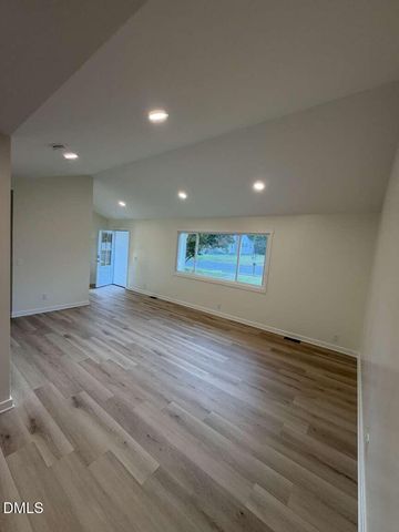 208 S Saint John Street, Burlington, NC 27217