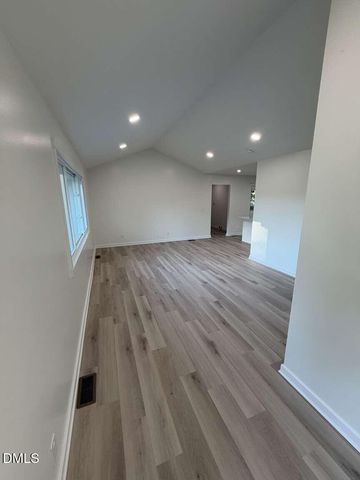 208 S Saint John Street, Burlington, NC 27217