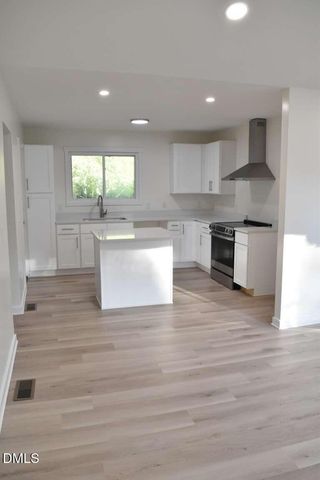 208 S Saint John Street, Burlington, NC 27217