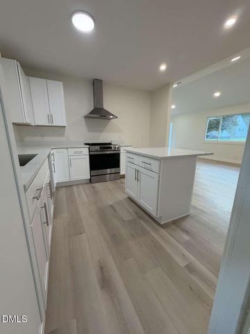 208 S Saint John Street, Burlington, NC 27217