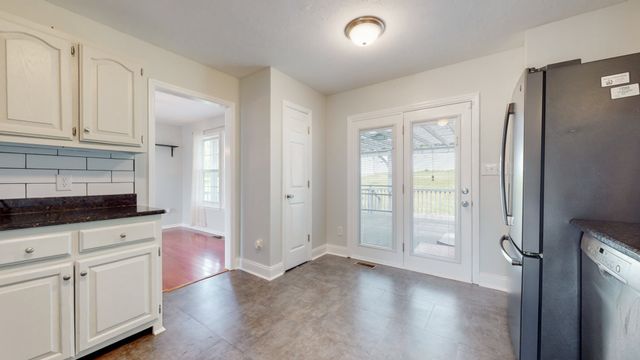 1504 Potter Dr, Columbia, TN 38401