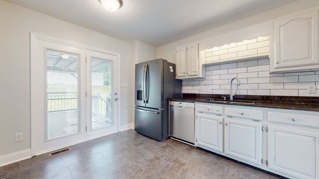 1504 Potter Dr, Columbia, TN 38401