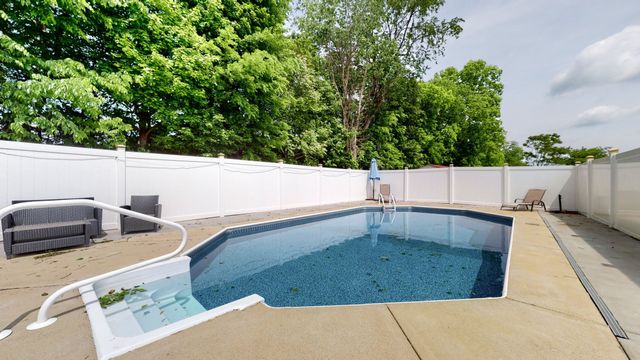 1504 Potter Dr, Columbia, TN 38401