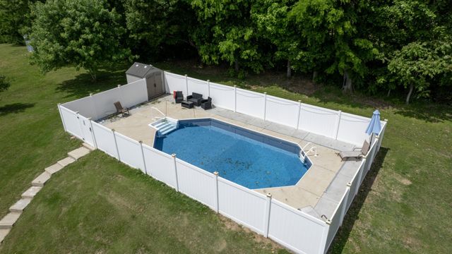 1504 Potter Dr, Columbia, TN 38401