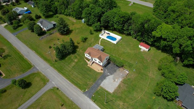 1504 Potter Dr, Columbia, TN 38401