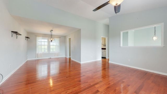 1504 Potter Dr, Columbia, TN 38401