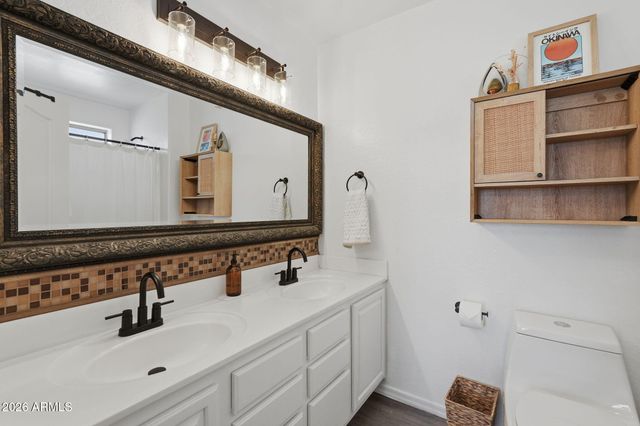 2733 E CAMBRIDGE Avenue, Phoenix, AZ 85008