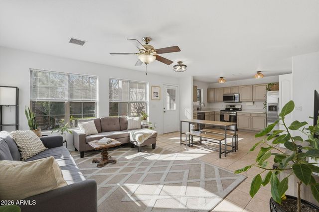 2733 E CAMBRIDGE Avenue, Phoenix, AZ 85008