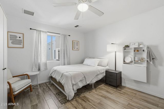 2733 E CAMBRIDGE Avenue, Phoenix, AZ 85008