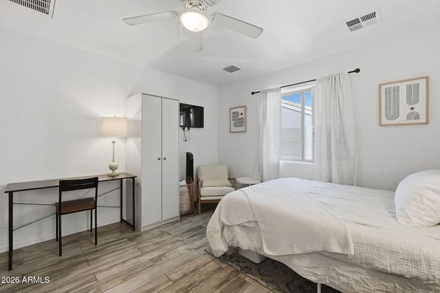 2733 E CAMBRIDGE Avenue, Phoenix, AZ 85008