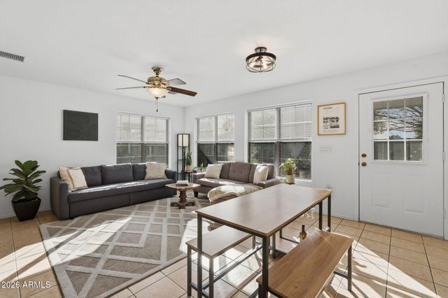 2733 E CAMBRIDGE Avenue, Phoenix, AZ 85008