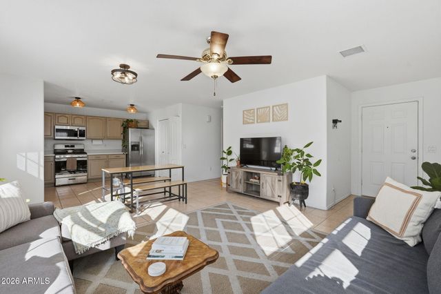 2733 E CAMBRIDGE Avenue, Phoenix, AZ 85008