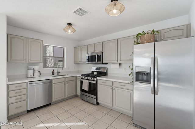 2733 E CAMBRIDGE Avenue, Phoenix, AZ 85008