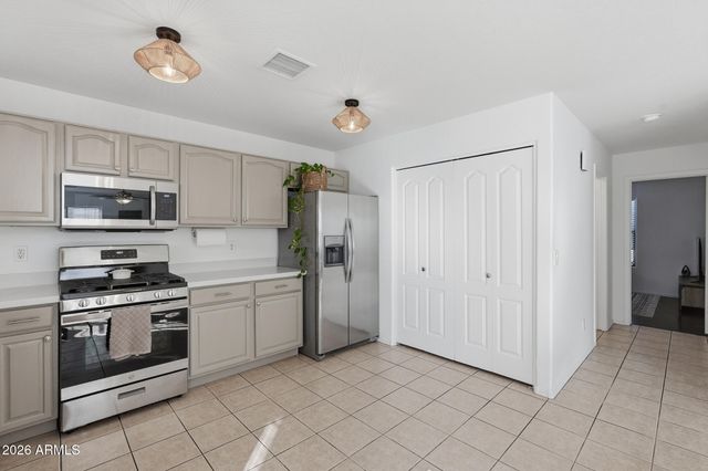 2733 E CAMBRIDGE Avenue, Phoenix, AZ 85008