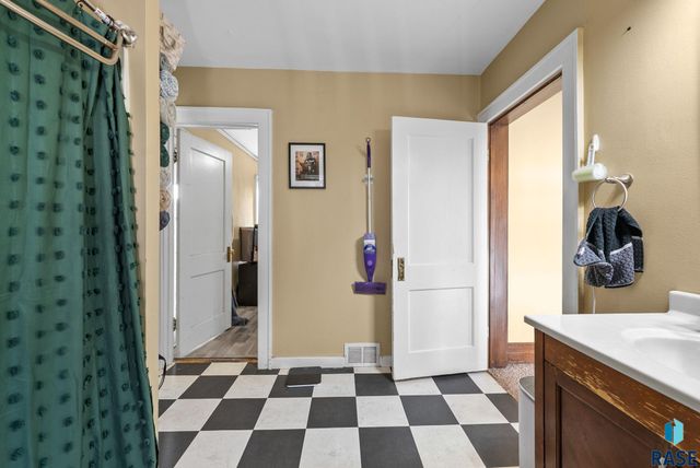 118 S Walts Ave Avenue, Sioux Falls, SD 57104