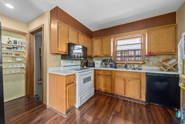 118 S Walts Ave Avenue, Sioux Falls, SD 57104