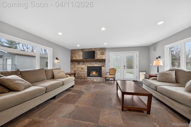 91 Wendelton Road, Troy, MI 48084