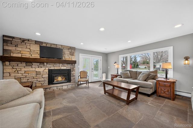 91 Wendelton Road, Troy, MI 48084