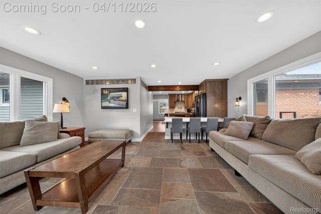 91 Wendelton Road, Troy, MI 48084