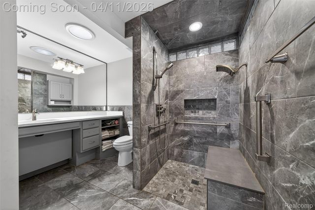 91 Wendelton Road, Troy, MI 48084