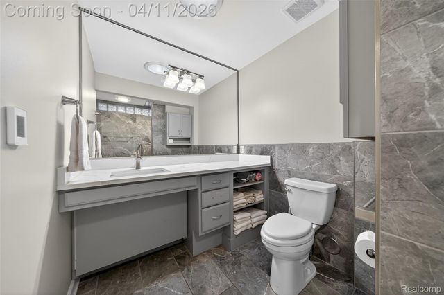 91 Wendelton Road, Troy, MI 48084