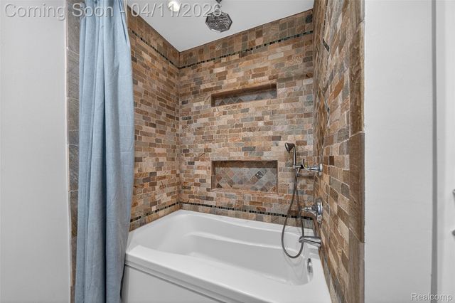 91 Wendelton Road, Troy, MI 48084