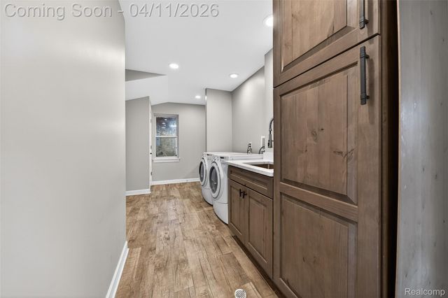 91 Wendelton Road, Troy, MI 48084