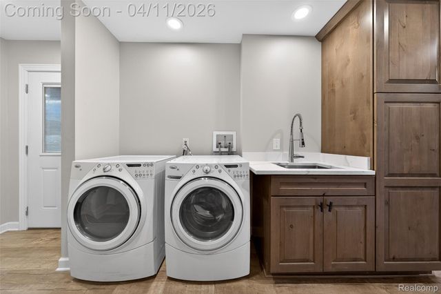 91 Wendelton Road, Troy, MI 48084