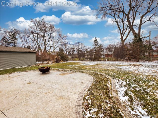 91 Wendelton Road, Troy, MI 48084