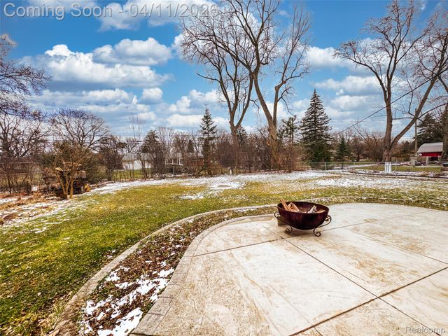 91 Wendelton Road, Troy, MI 48084