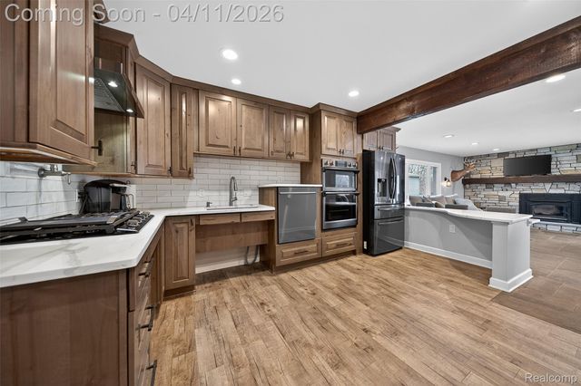 91 Wendelton Road, Troy, MI 48084