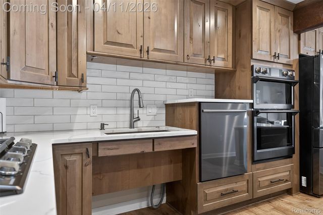 91 Wendelton Road, Troy, MI 48084