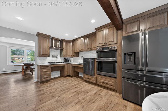 91 Wendelton Road, Troy, MI 48084