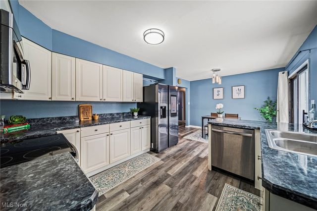 601 Pleasant Valley Drive, Medina, OH 44256