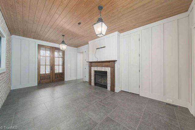 423 Lagerfield Court, Kernersville, NC 27284