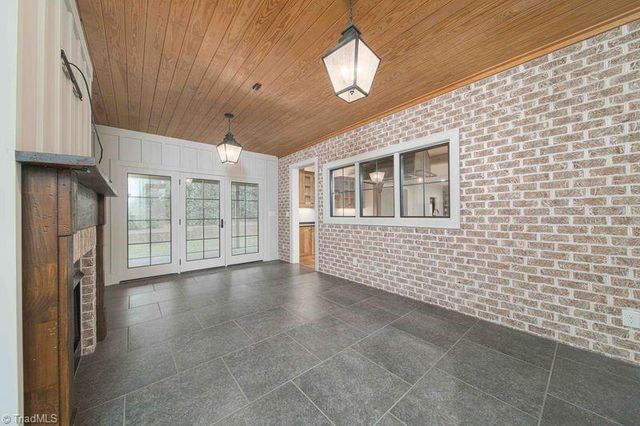 423 Lagerfield Court, Kernersville, NC 27284