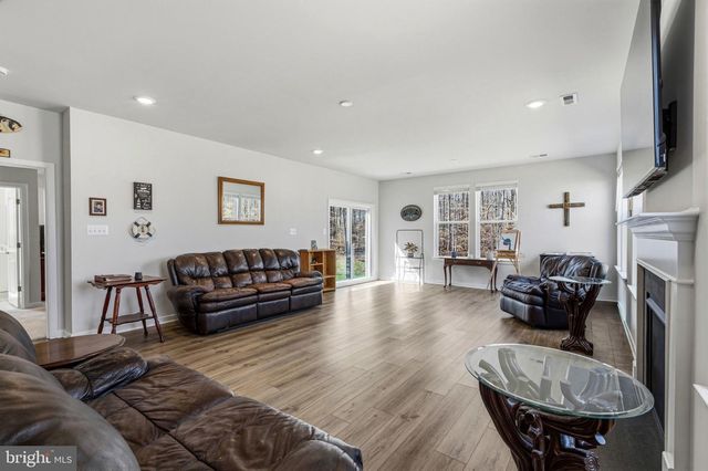 1001 SHANNON FALLS DR, Newark, DE 19702