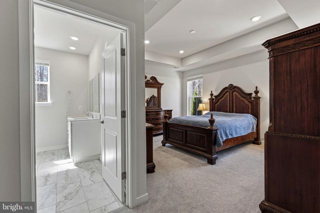 1001 SHANNON FALLS DR, Newark, DE 19702