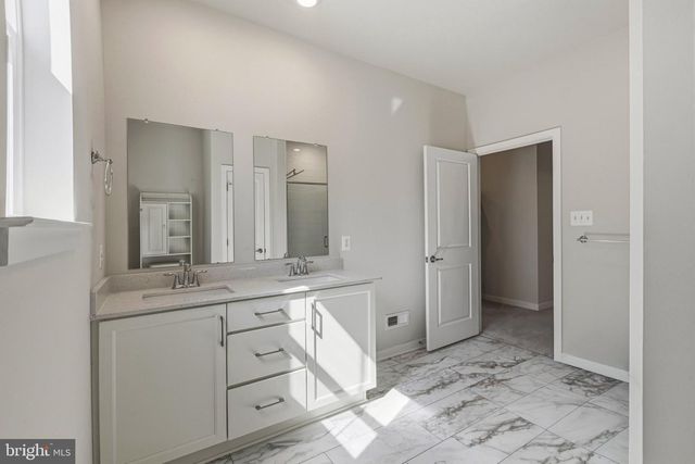 1001 SHANNON FALLS DR, Newark, DE 19702