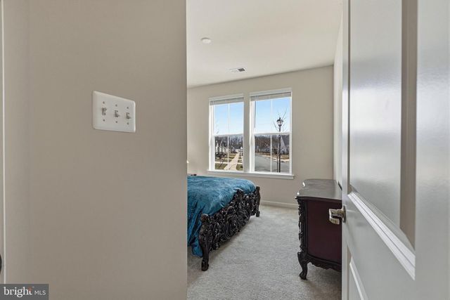 1001 SHANNON FALLS DR, Newark, DE 19702